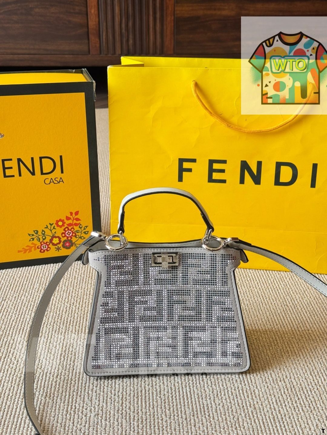 今日 Fendi フェンディ ピーカブー キティバッグ 日常通勤に最適