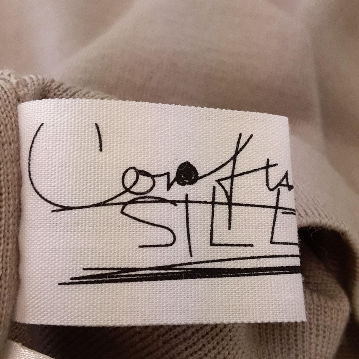 グレーベージュ タートルネック