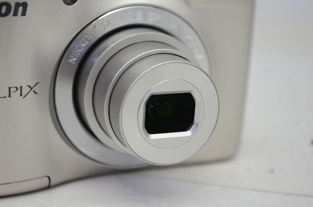 美品 Nikon ニコン COOLPIX L31 シルバー コンパクトデジタルカメラ