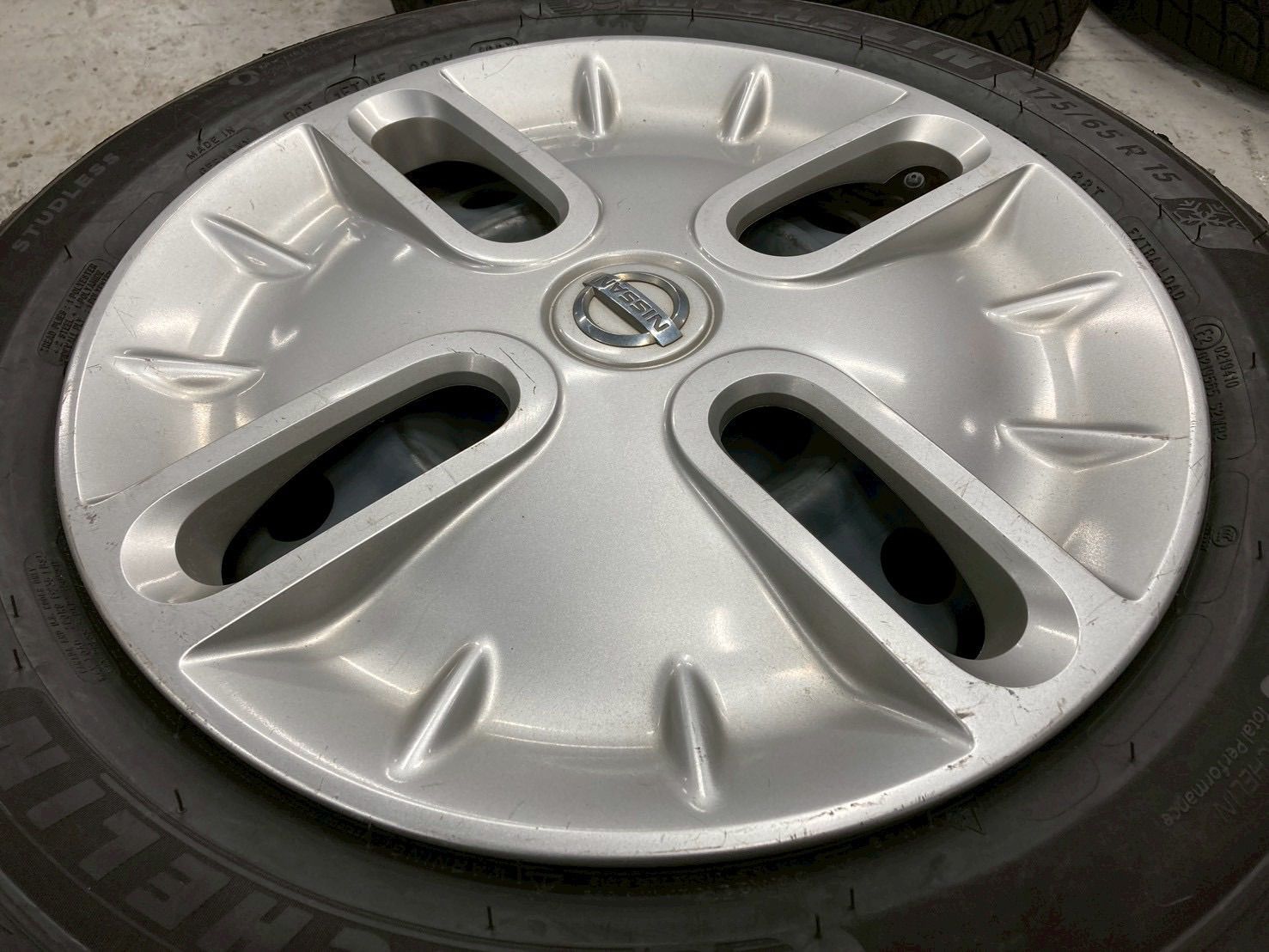 日産キューブ スタッドレス4本セット