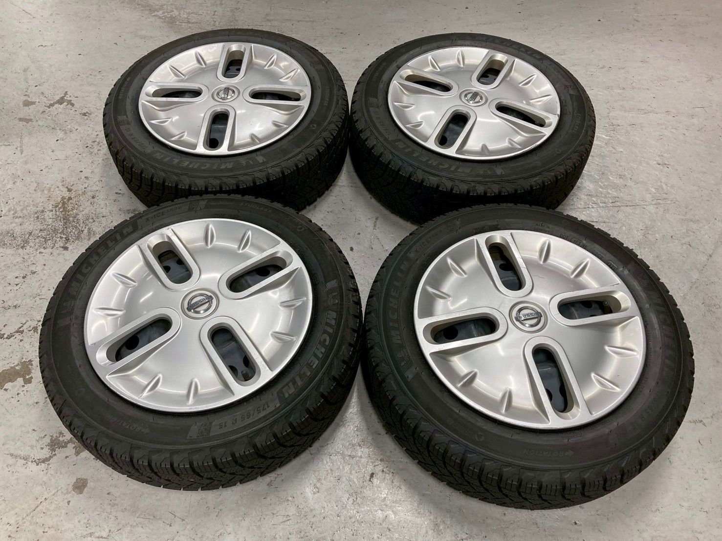 日産キューブ スタッドレス4本セット