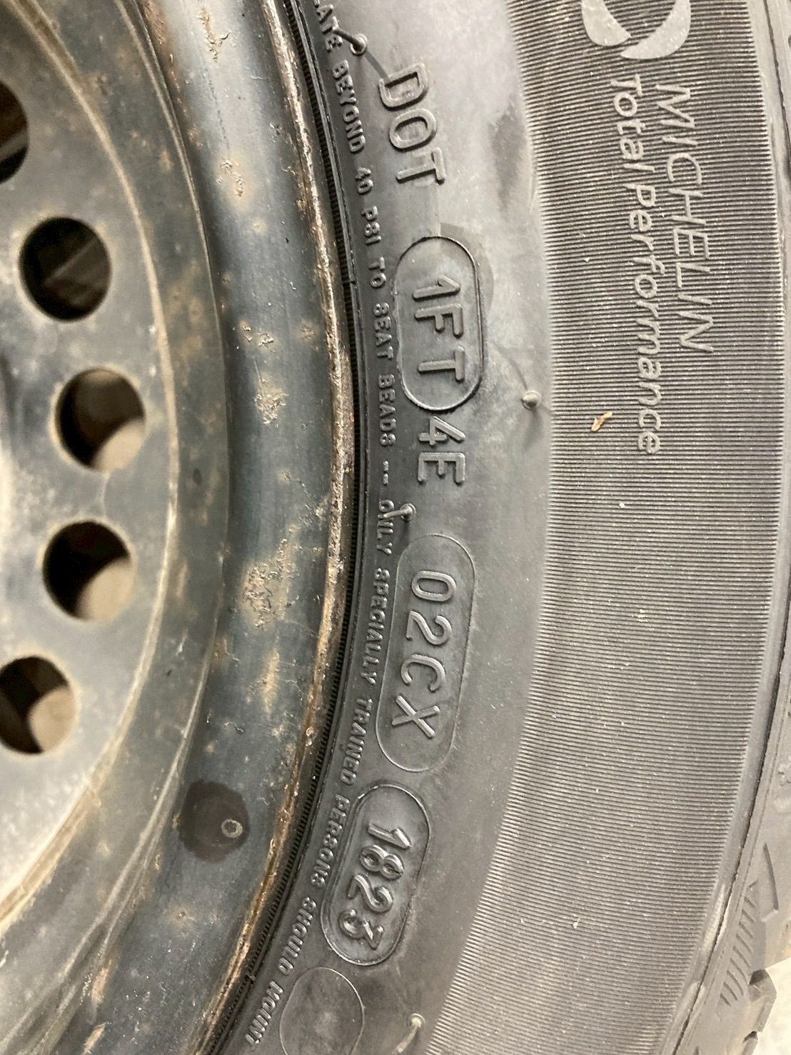 日産キューブ スタッドレス4本セット