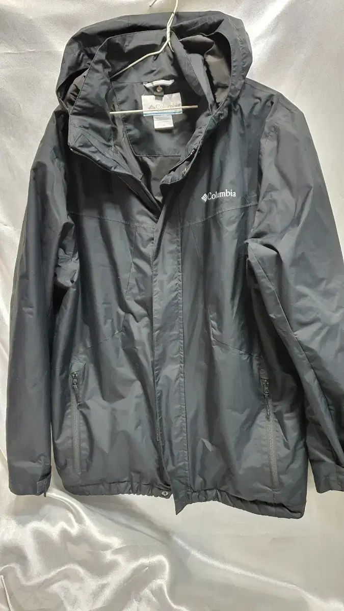Columbia ブラック フード ウィンドブレーカー ジャケット 105号
