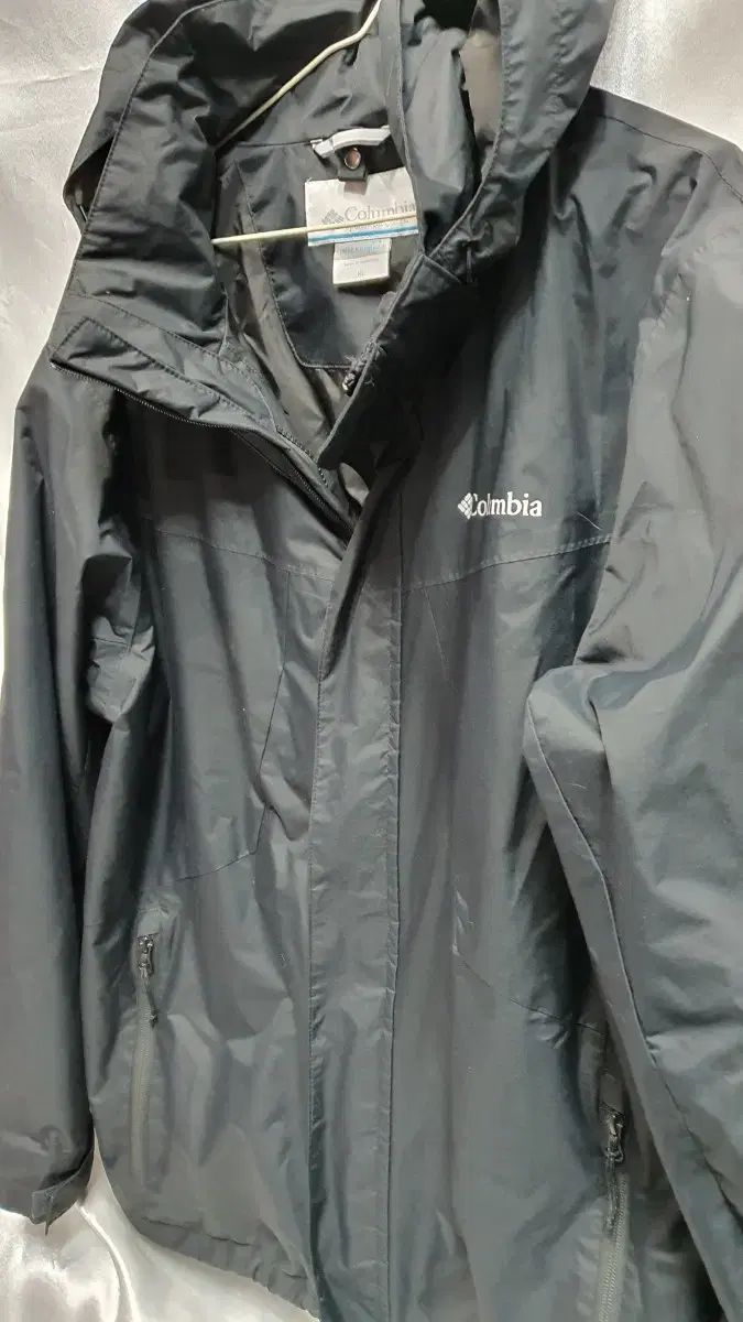Columbia ブラック フード ウィンドブレーカー ジャケット 105号