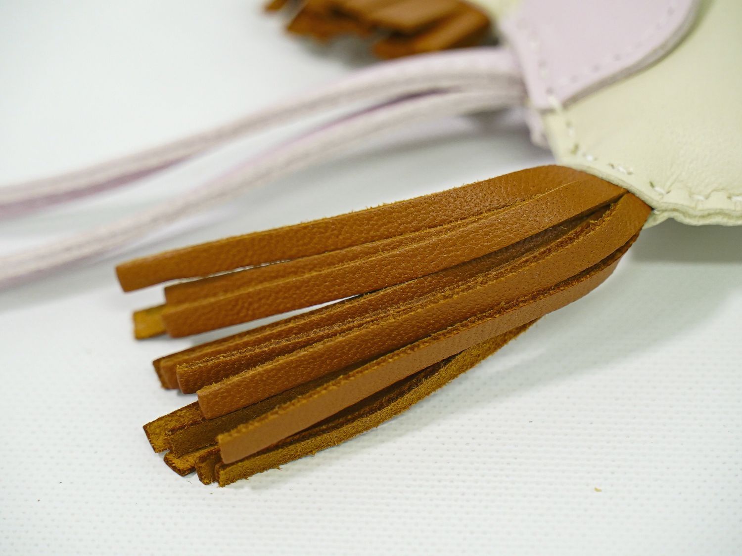 チャーム レザー