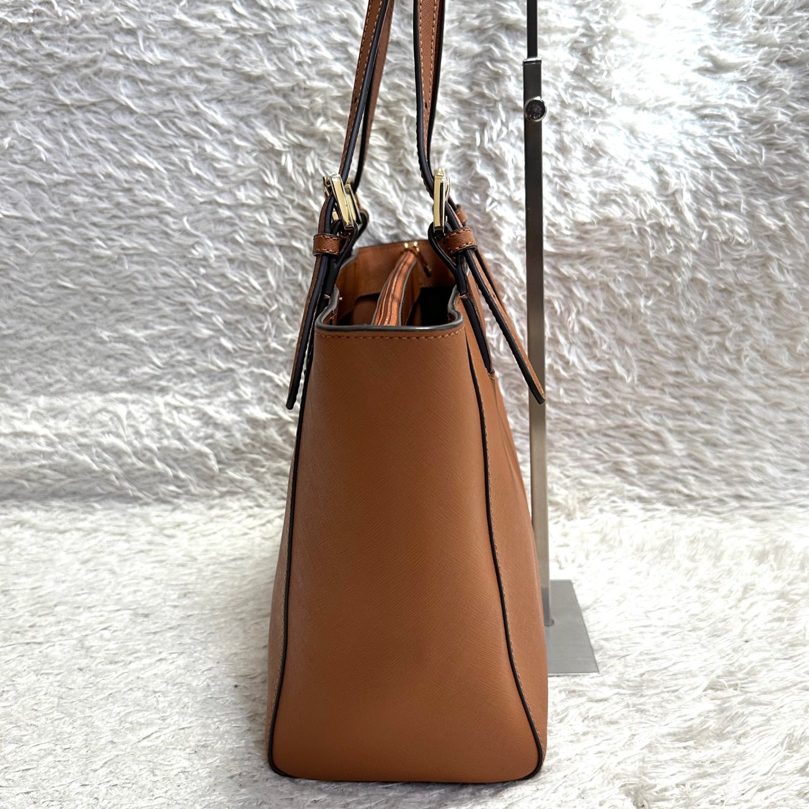 【極美品】トリーバーチ トートバッグ レザー ブラウン系 大容量ゴールドロゴ 極美品】TORY BURCH トリーバーチ トートバッグ エマーソン レザー A4