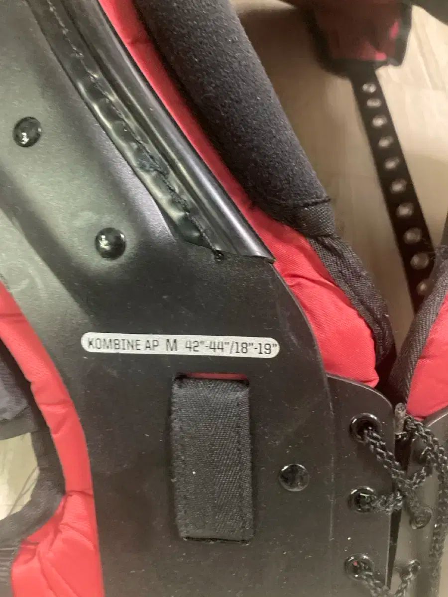 迷サッカー ショルダーパッド リーデル コンバイン A級 Lサイズ