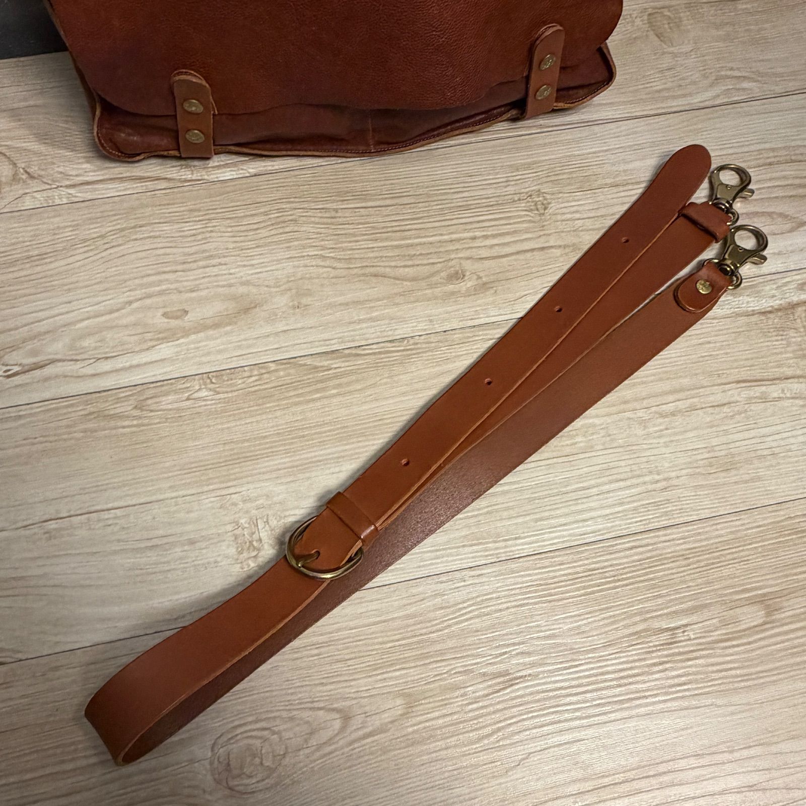 IL BISONTE ブラウン レザー ビジネスショルダーバッグ IL BISONTE ブラウンレザーショルダーバッグ - メルカリ