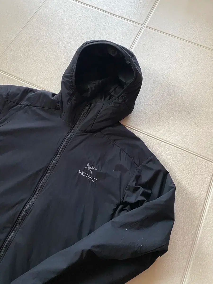 アークテリクス Atom LT フーディ XL