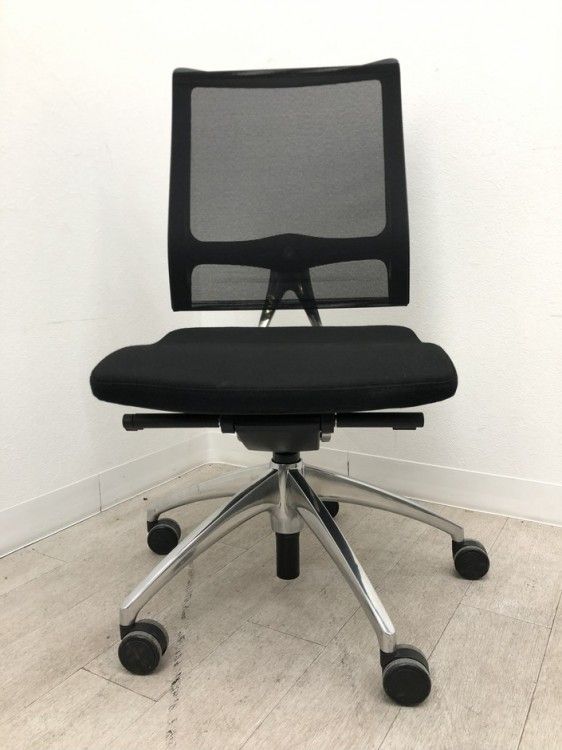 可動肘付オープンアップチェア