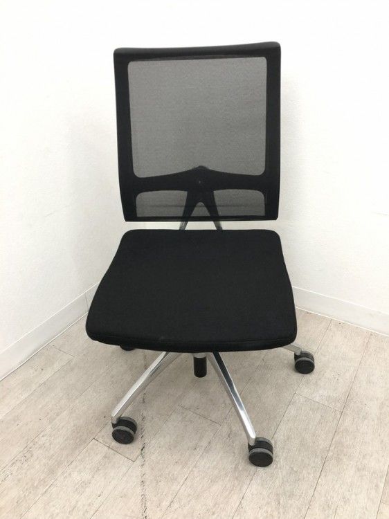 可動肘付オープンアップチェア