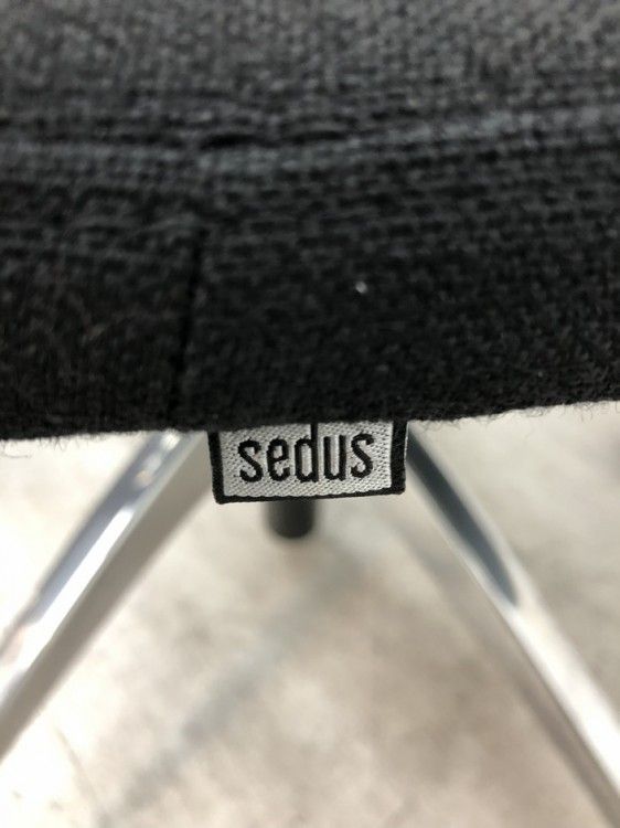 セダス 可動肘付オープンアップチェア