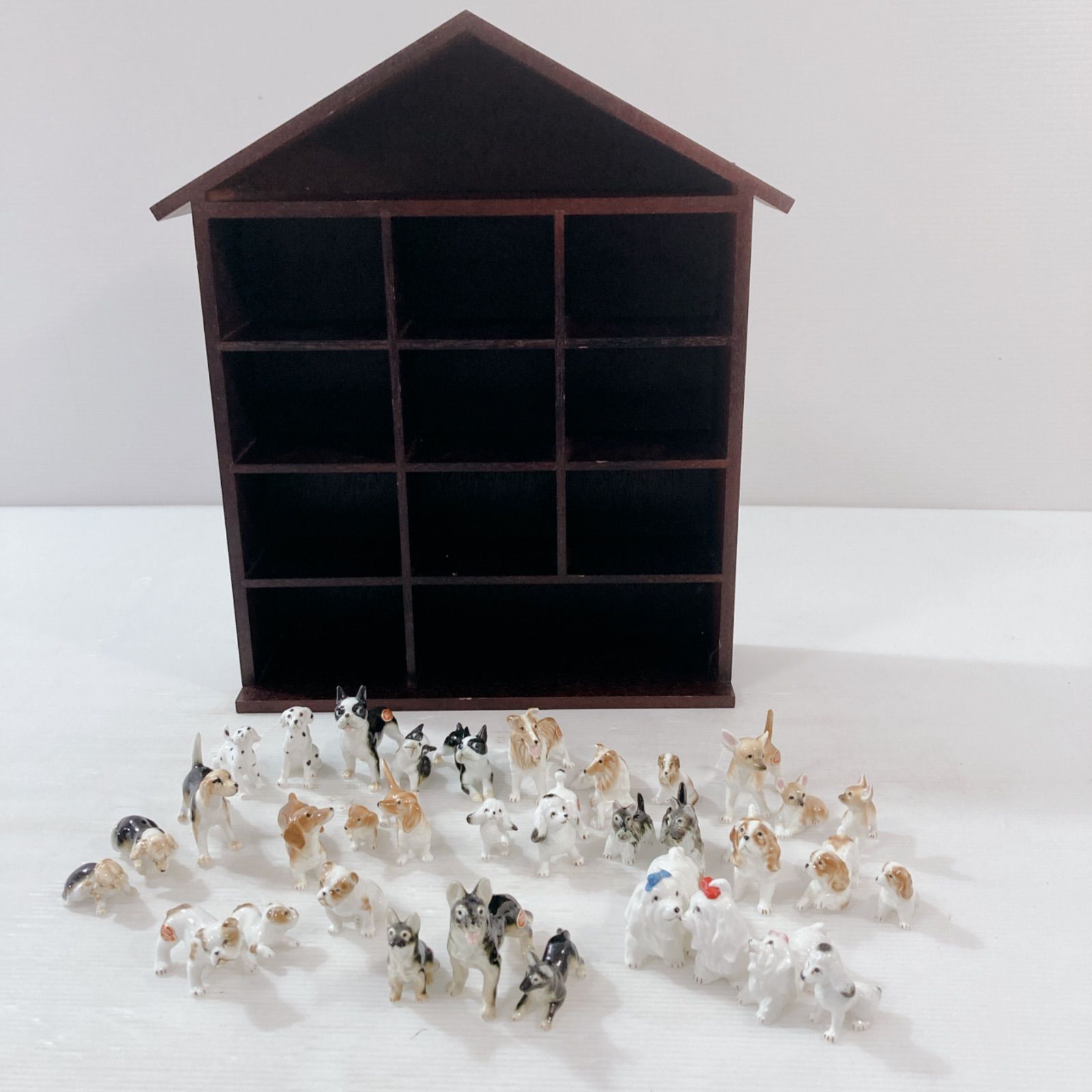 Bone China 飾り棚 セット ミニチュア 犬 アンティーク インテリア 雑貨 置物