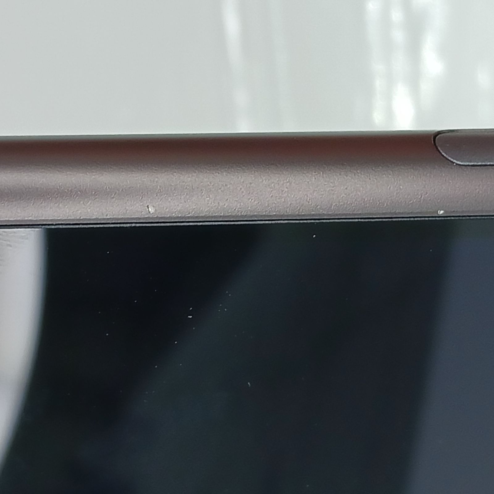 グレイッシュブラック イヤホンは付属していません