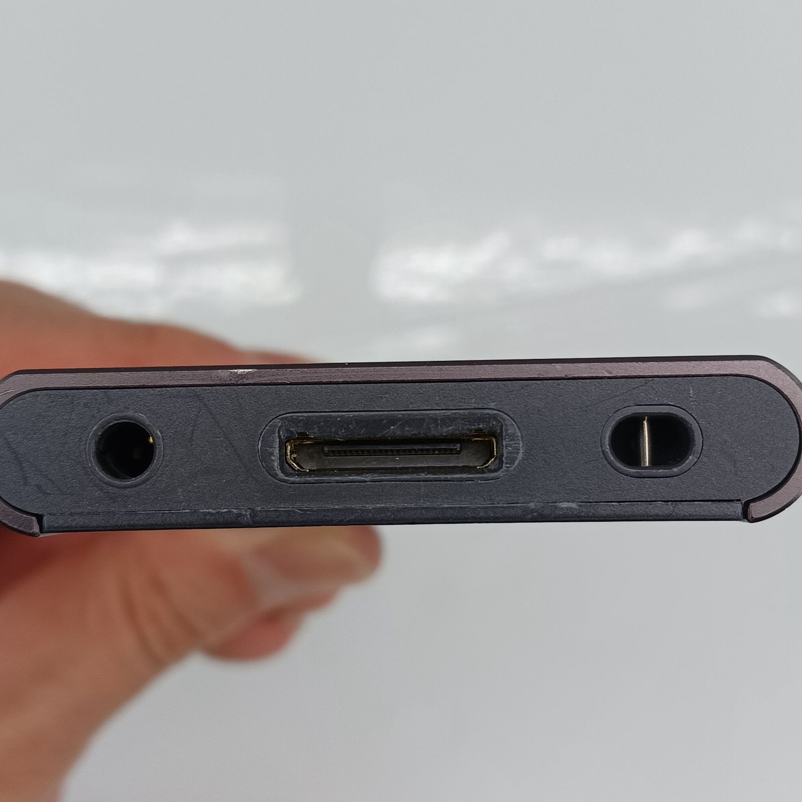 イヤホンは付属していません