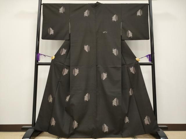 平和屋着物 上 本場大島紬 9マルキ 地空き 亀甲仕覆花文 s 5