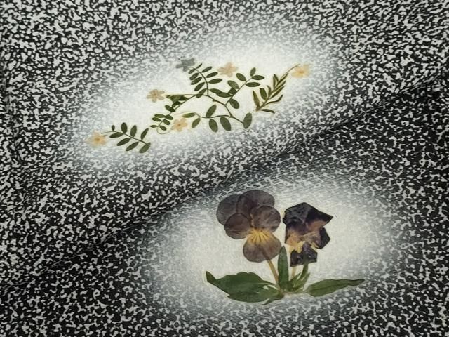 平和屋着物○訪問着 作家物 押し花 草花文 蛍暈し たたき染め 黒地