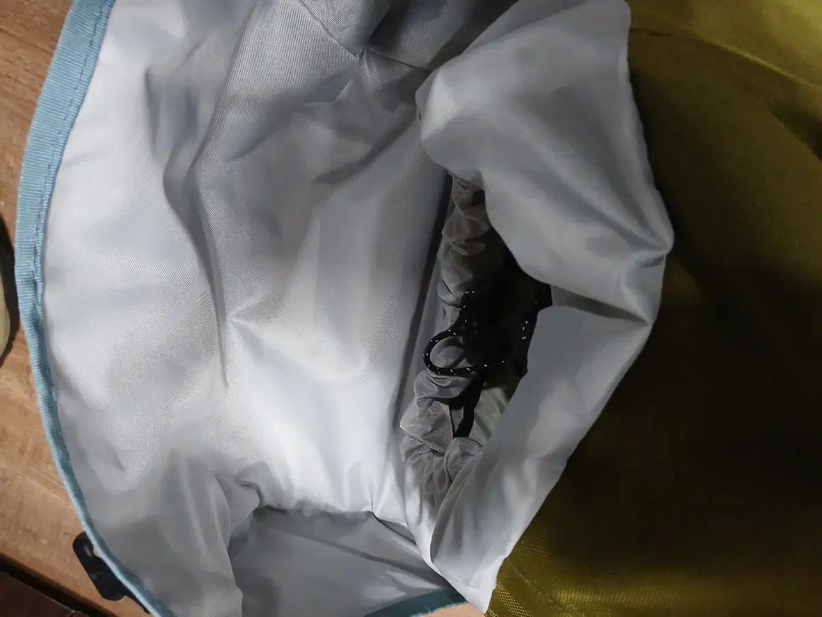 オリーブ色 バックパック