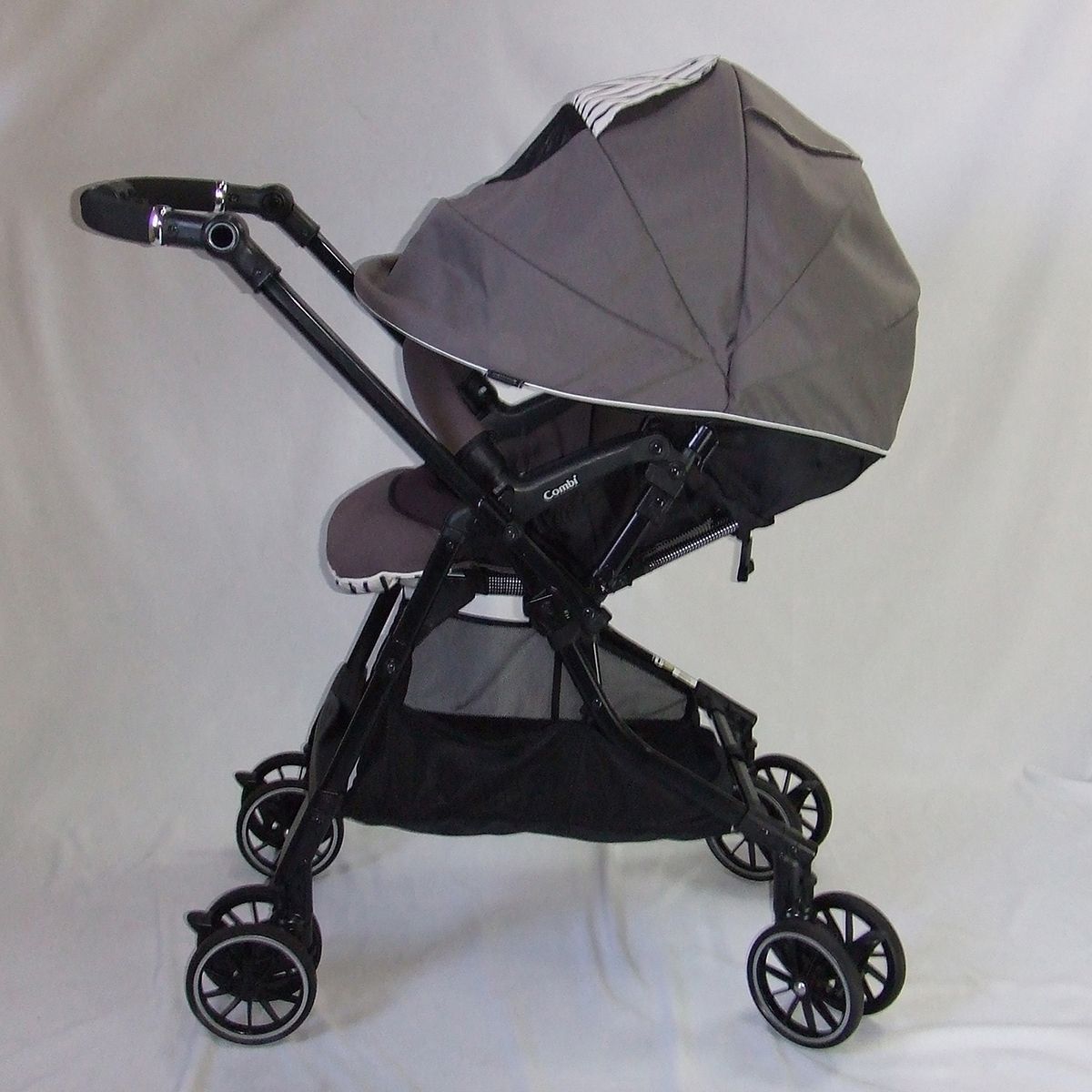 っ 厳選 ベビーカー コンビ スゴカル 4キャス コンパクト エッグショック HH combi 1カ月 C.一般