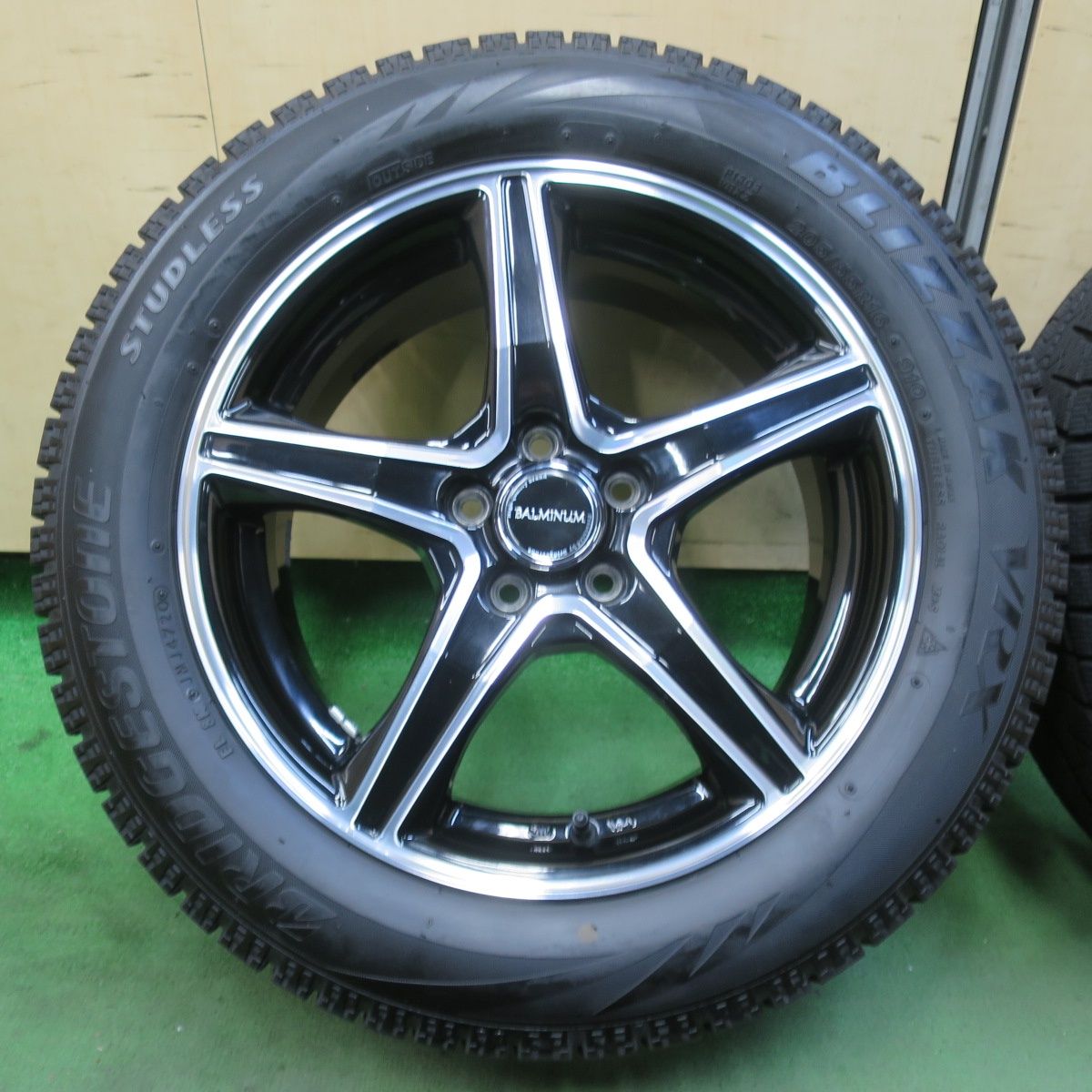 バリ溝 キレイ 9 5分 スタッドレス 205 55 R 16 ブリヂストン ブリザック VRX バルミナ 16インチ PCD 100 5 H 5110502イス