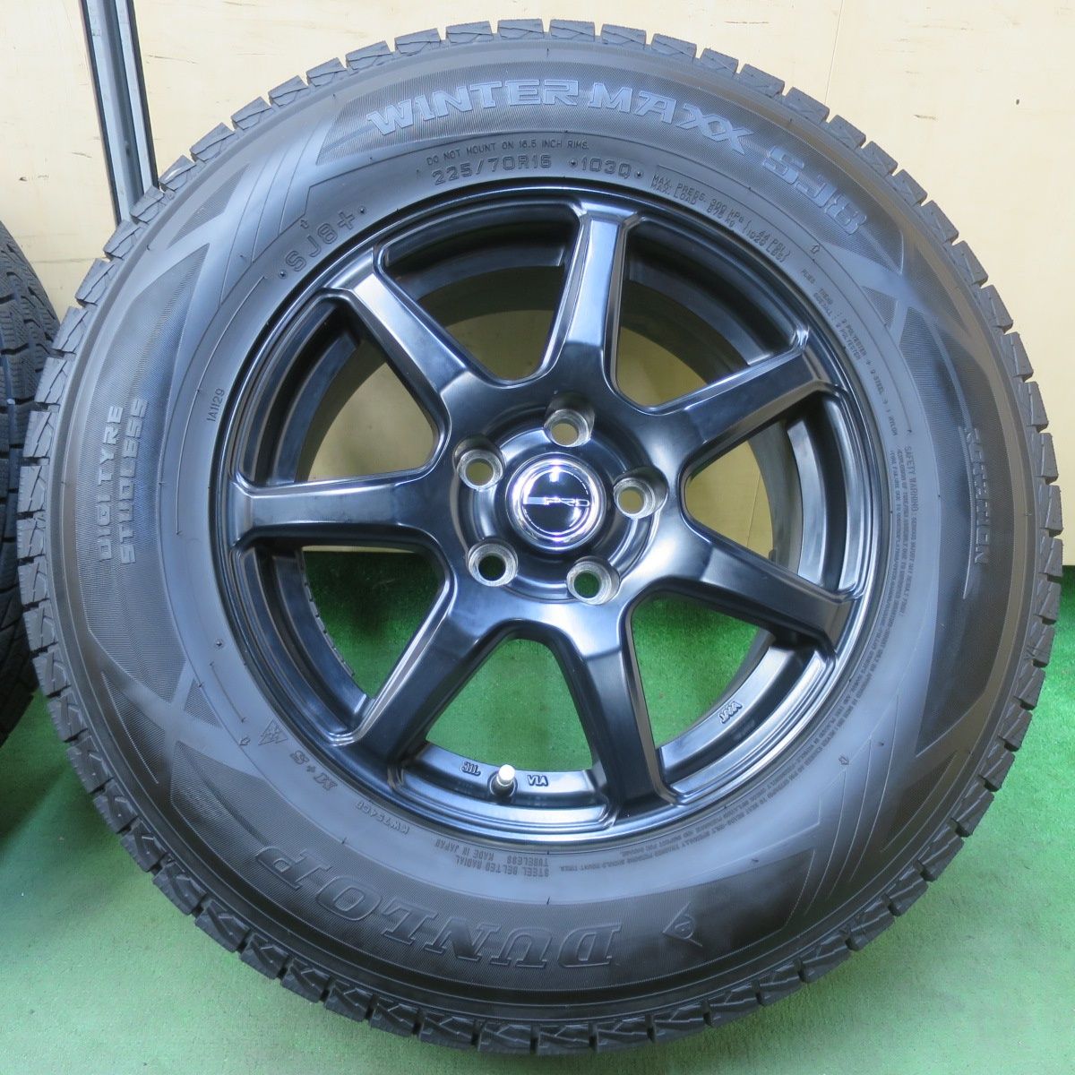  バリ溝 21年 キレイ 9 5分 スタッドレス 225 70 R 16 ダンロップ ウインターマックス SJ 8 PRD 社外 アルミ 16インチ PCD 114 3 5 H 5110501イス 16インチ タイヤ ホイールセット