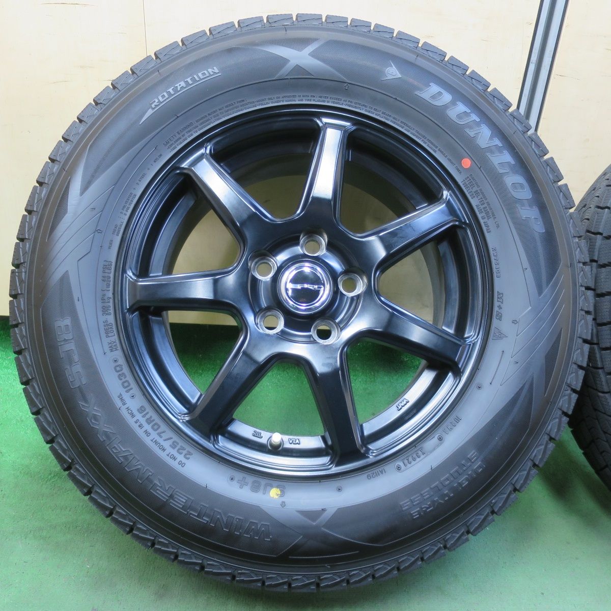 バリ溝 21年 キレイ 9 5分 スタッドレス 225 70 R 16 ダンロップ ウインターマックス SJ 8 PRD 社外 アルミ 16インチ PCD 114 3 5 H 5110501イス