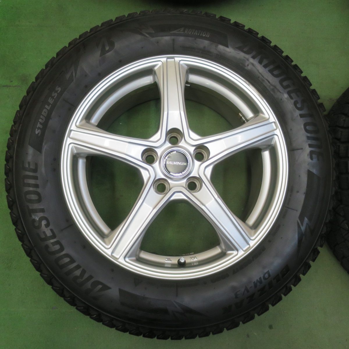  バリ溝 21年 キレイ 9分 スタッドレス 225 65 R 17 ブリヂストン ブリザック DM V 3 バルミナ 17インチ PCD 114 5 H 5110708イス 17インチ タイヤ ホイールセット
