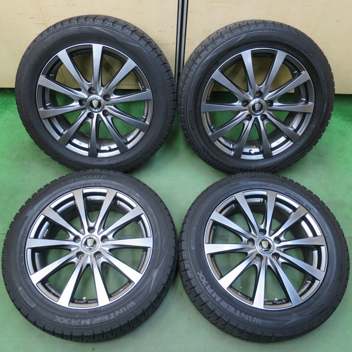 バリ溝 キレイ 9 5分 スタッドレス 235 50 R 18 ダンロップ ウインターマックス WM 02 MANARAY SPORT マナレイ スポーツ 18インチ PCD 114 3 5 H 5110503イス