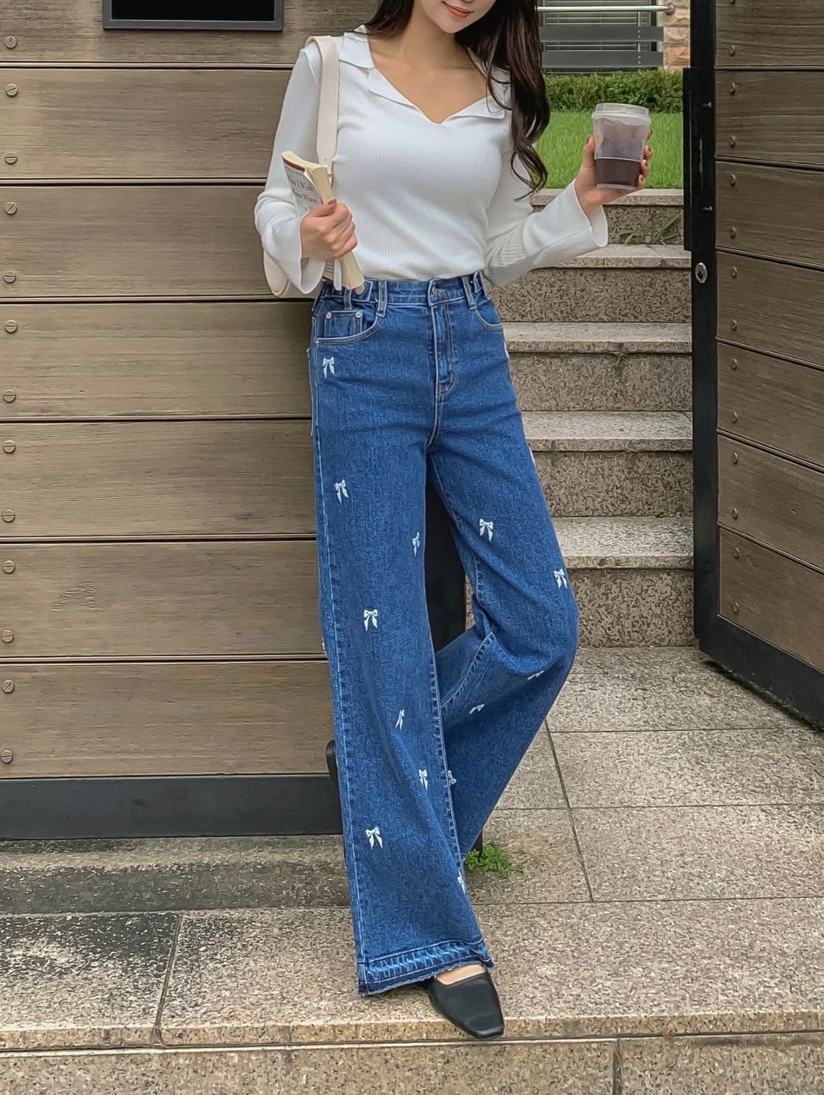 リボン刺繍 ワイドブーツカットデニム