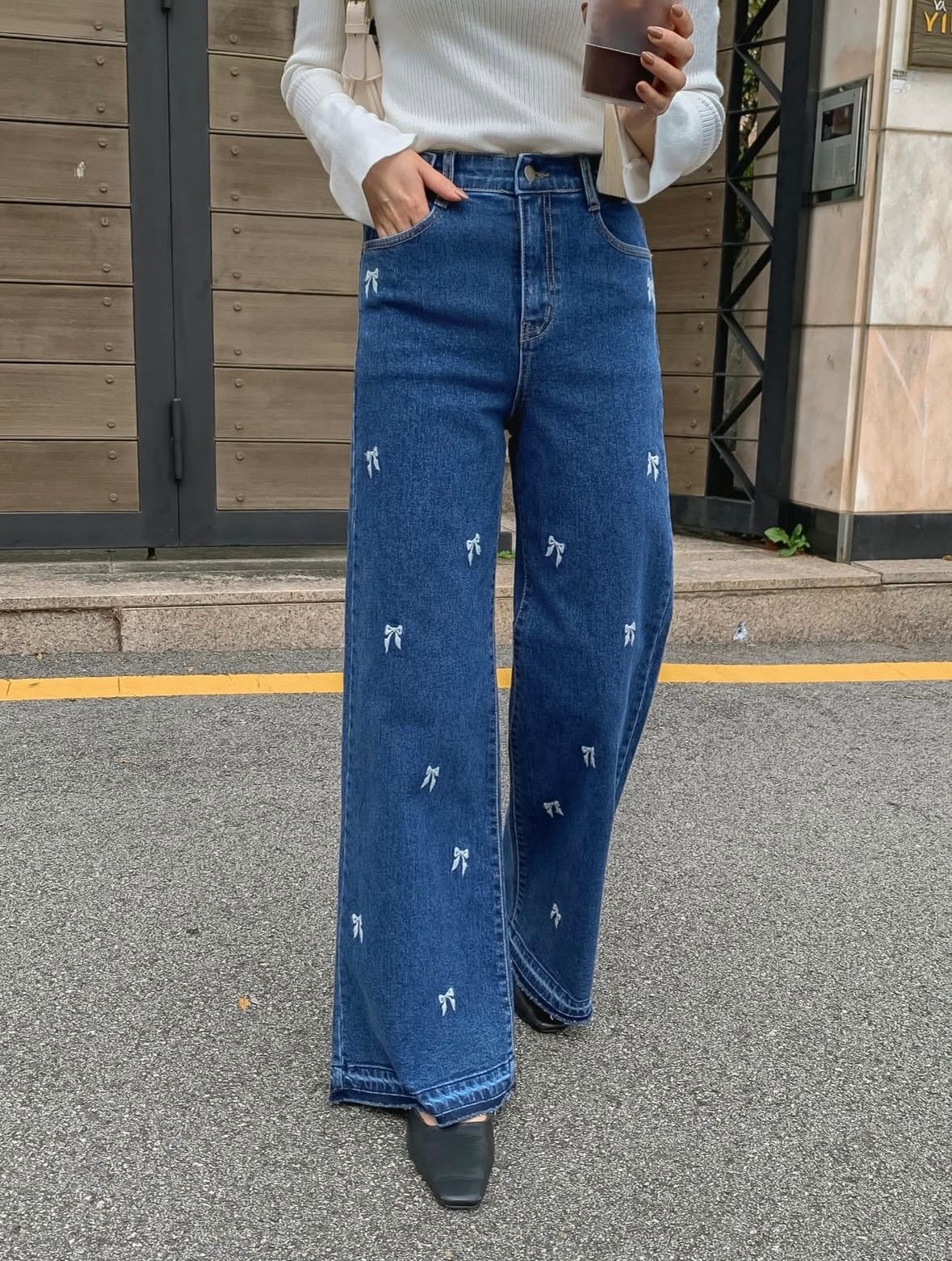 リボン刺繍 ワイドブーツカットデニム