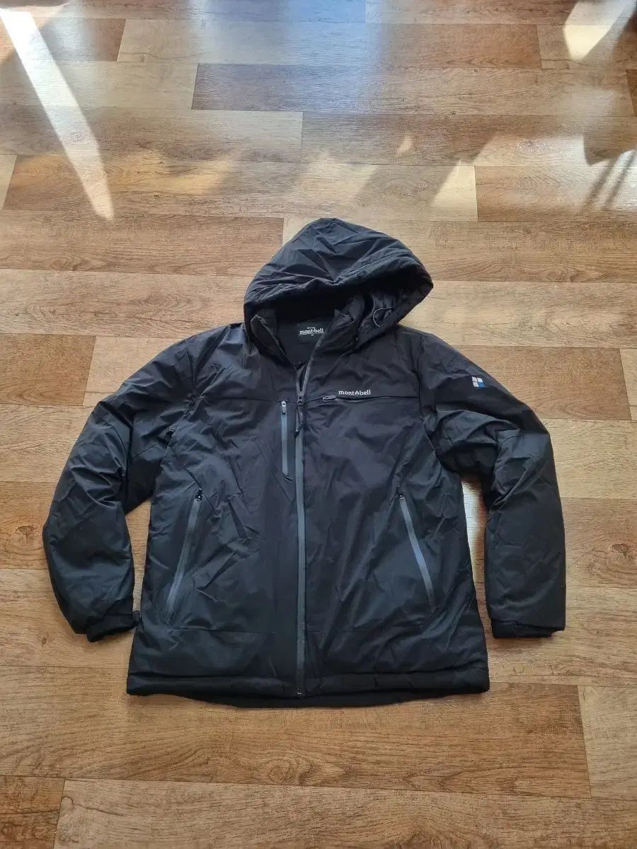 モンベル 黒色 ショートダウン 95号