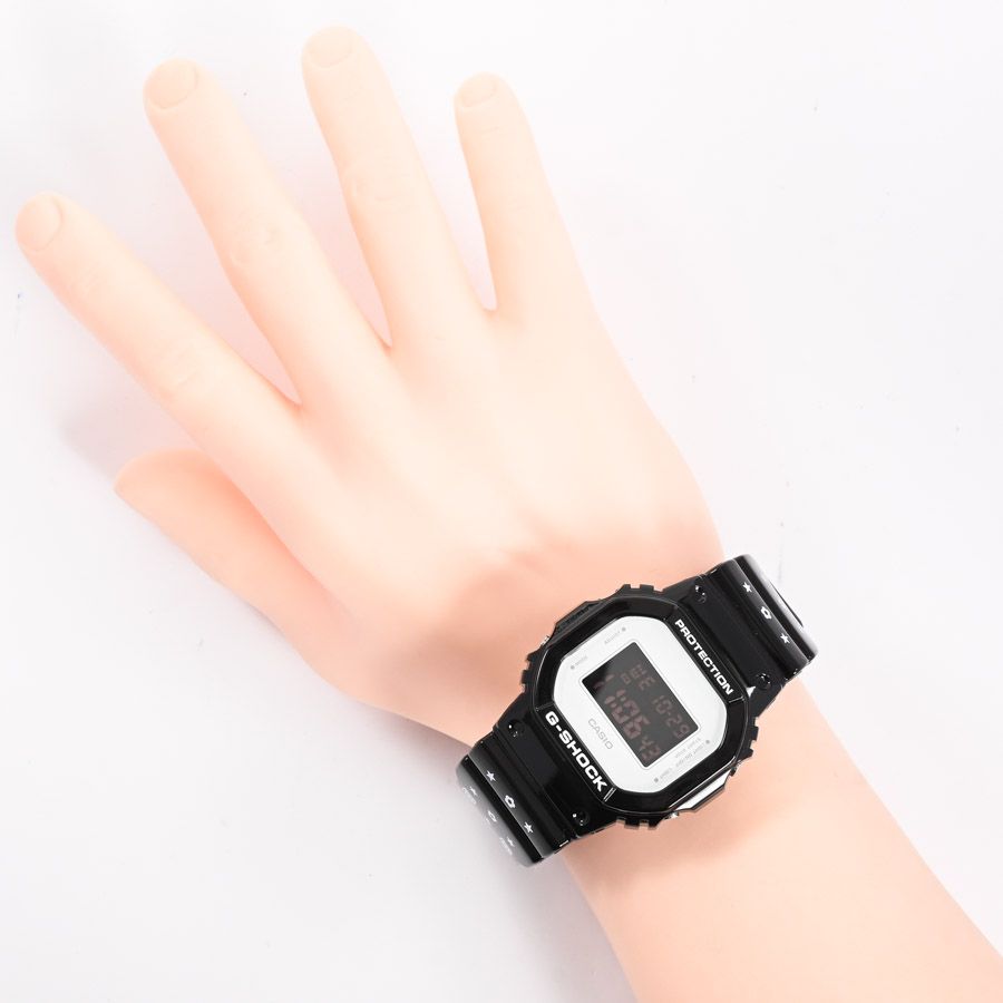  CASIO カシオ 腕時計 G SHOCK MEDICOM TOY コラボレーションモデル DW 5600 MT 1 JR その他 時計