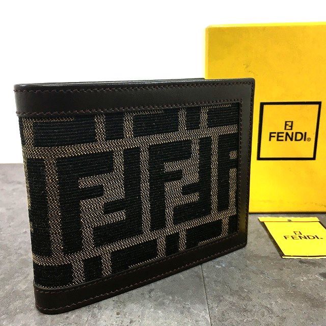 138 み FENDI 二つ折り財布 ズッカ柄 き