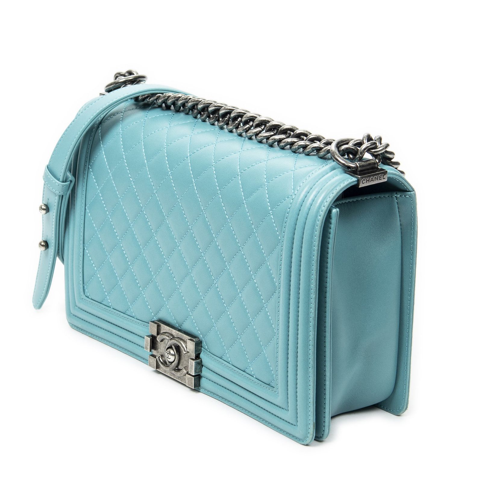 CHANEL シャネルミディアムボーイ水色マトラッセラムスキンレザーA