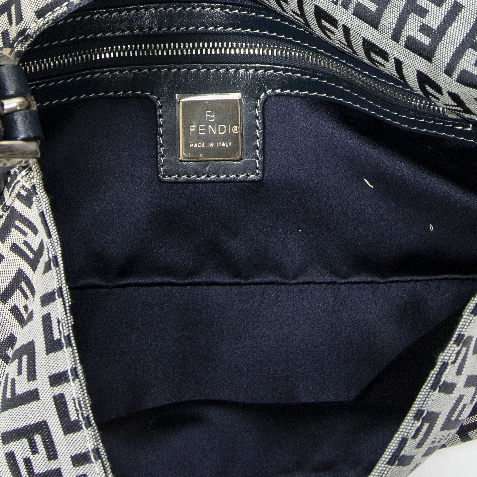 FENDI フェンディバゲットネイビー