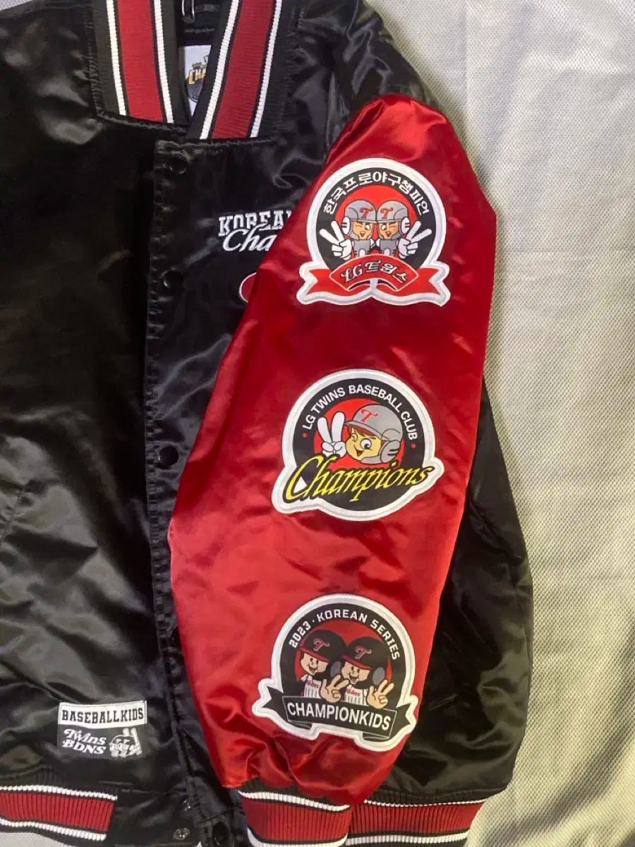 BDNS X LG TWINS 2025 チャンピオン アウター レッド M 含む