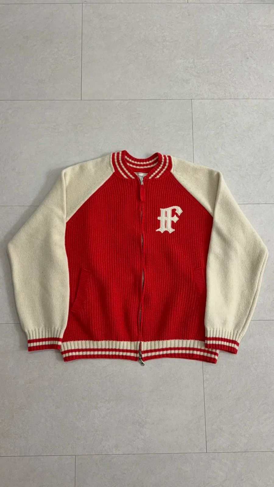 ブラックアウト ピアス ニット スタジャン レッド XL