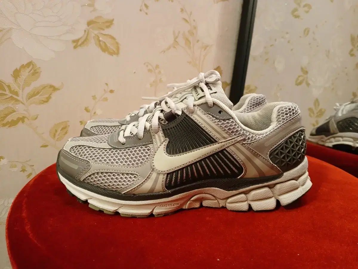 ナイキ ズーム ボメロ 5 23.5cm