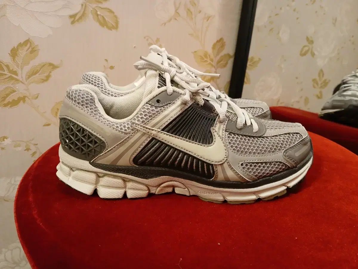 ナイキ ズーム ボメロ 5 23.5cm