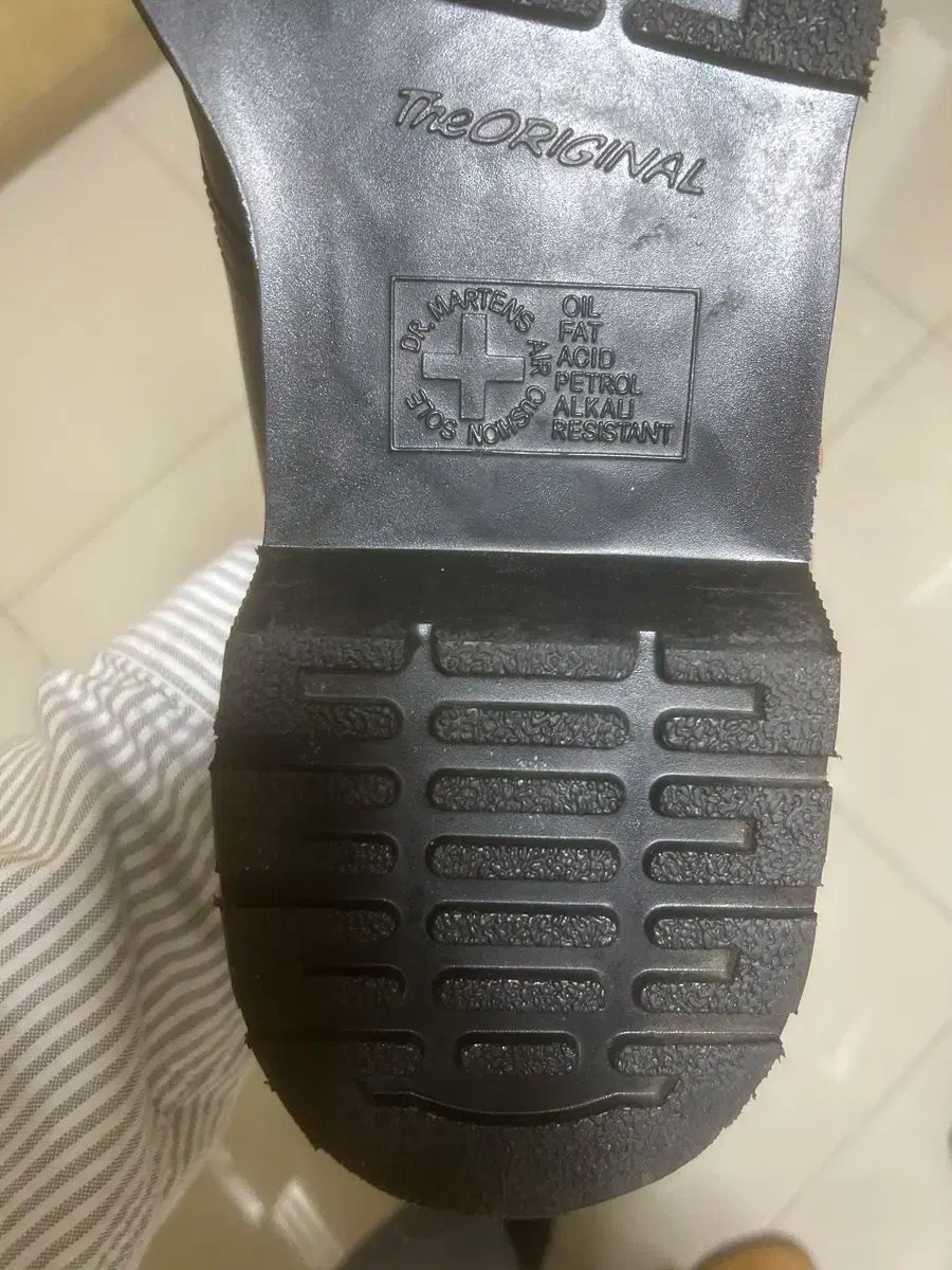 DR. MARTENS