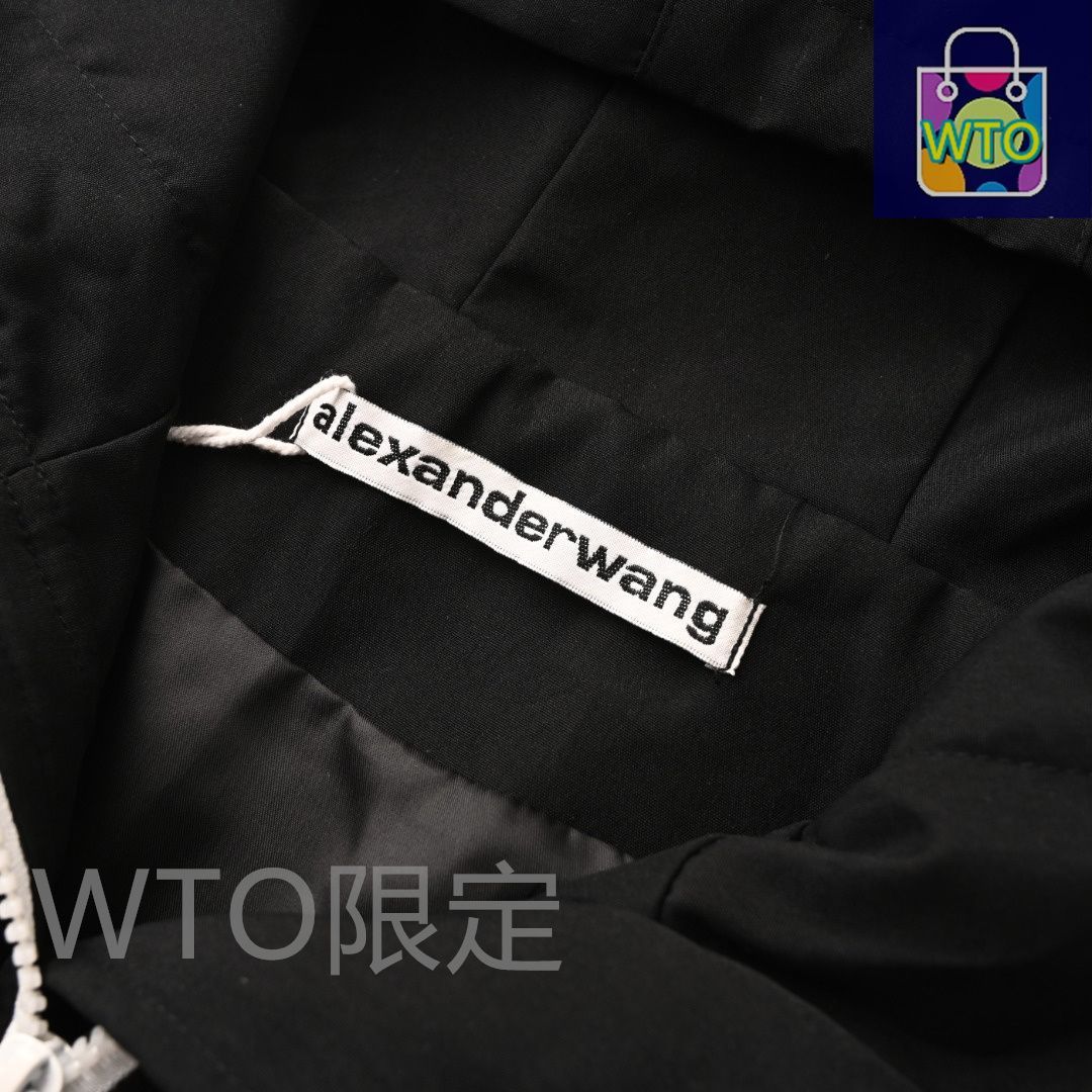 調節ボタン付きアウター