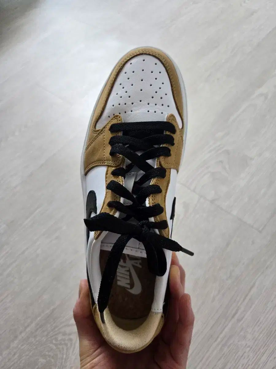 ナイキ エアジョーダン キャメル DH7004-701 245
