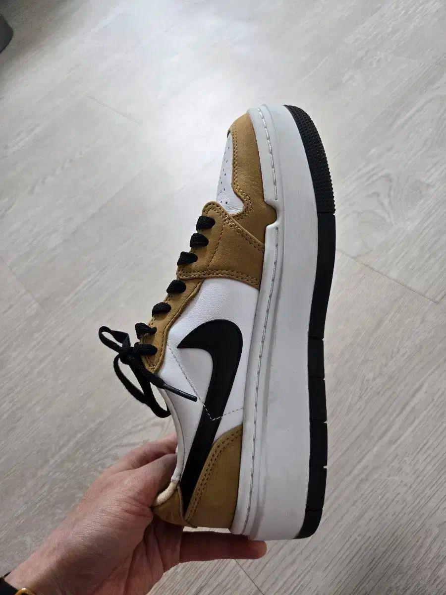  ナイキ エアジョーダン キャメル DH 7004 701 245 スニーカー 靴