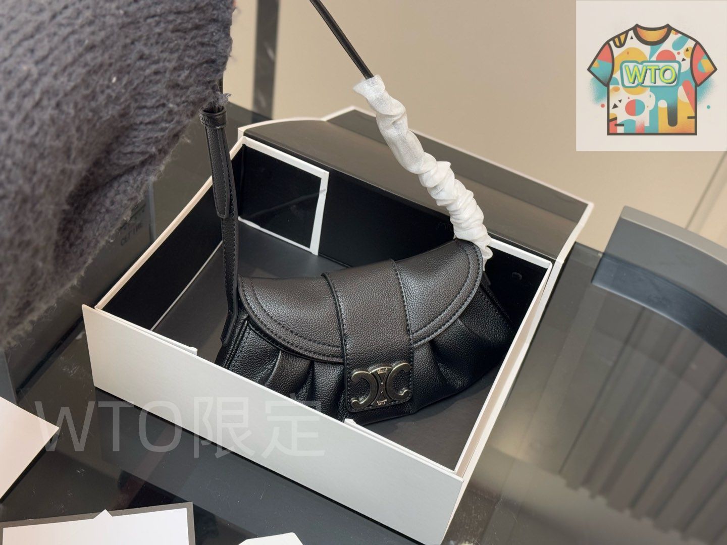 アンダーアームバッグ