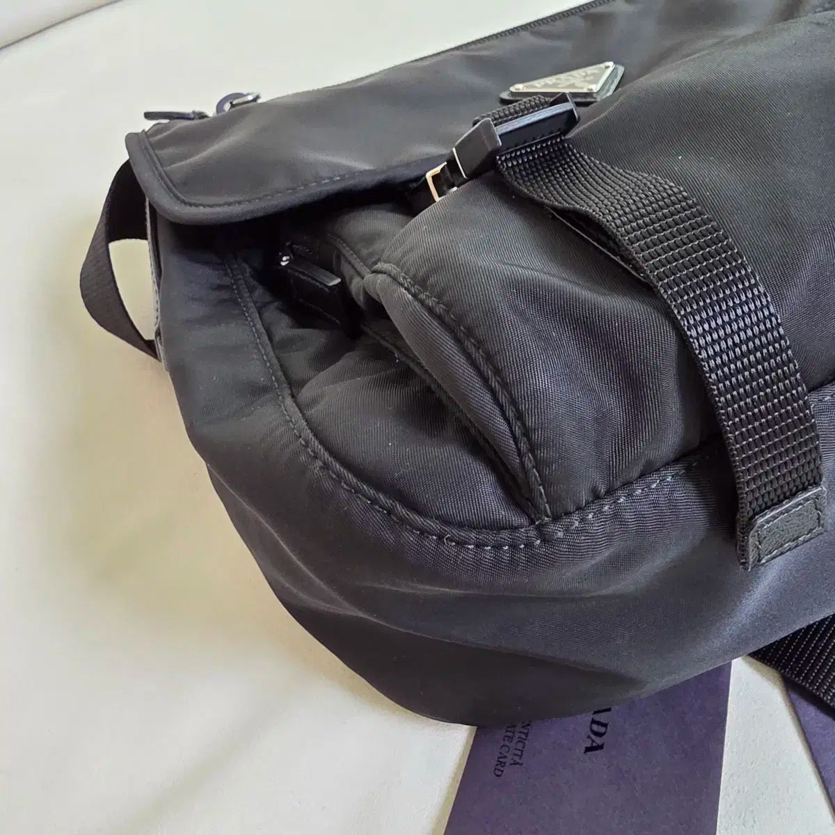 プラダPRADA 三角ロゴ