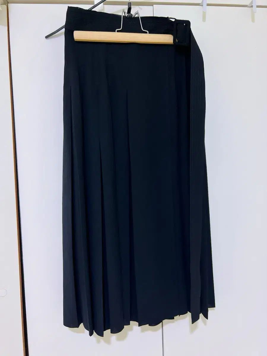 マッシモ ドゥッティ ブラック プリーツ ロング丈スカート s