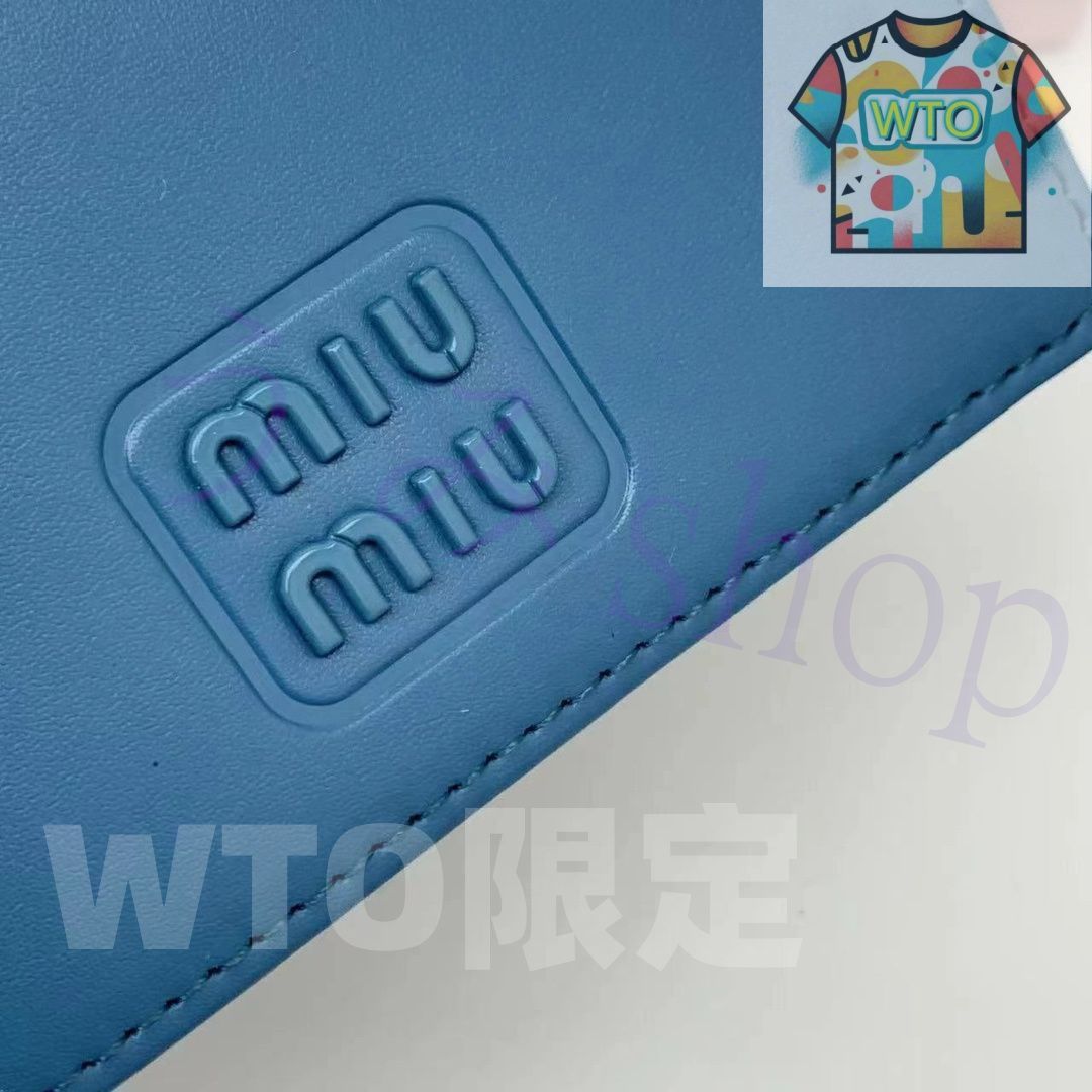 MIU 二つ折り財布