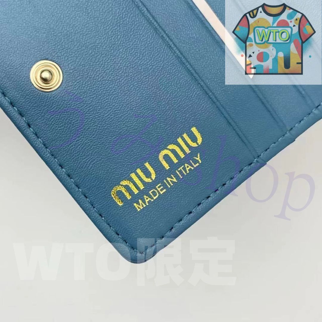 MIU 二つ折り財布