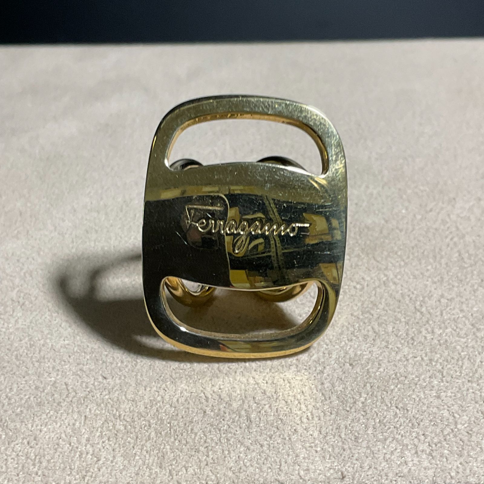 サルヴァトーレフェラガモ スカーフリング B25093594