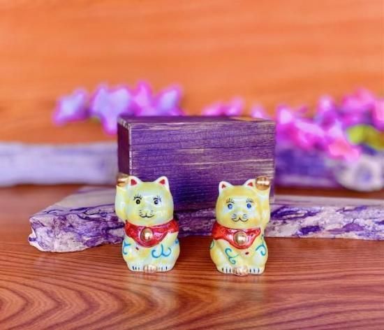 メーカー直送 九谷焼 招き猫 幸福 置物 ペア チビ 黄色唐草 2号 金運と千客万来 木箱入り